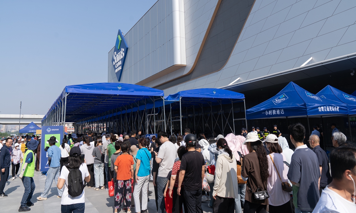 Shoppers line up outside the newly opened Sam's Club in Jinan, East China's Shandong Province, on May 15, 2026. On the same day, Sam's Club opened two stores in Shandong, the other being in Qingdao - the first time in its 30 years in China that two stores debuted in the same province on the same day. Photo: VCG