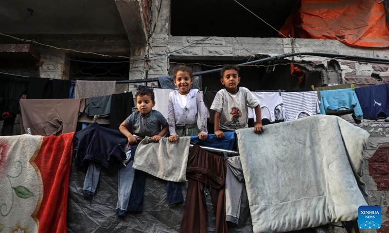 This photo taken on May 14, 2026 shows displaced Palestinian children at the Al-Shati refugee camp, west of Gaza City. (Photo: Xinhua)