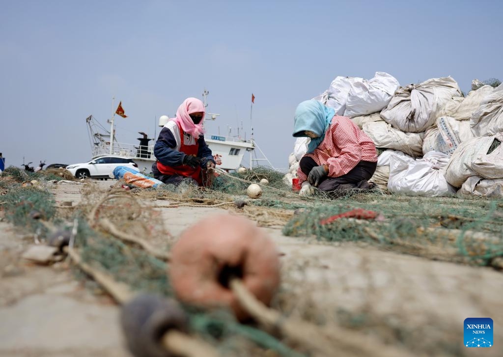 Fishers mend fishing nets during the summer fishing moratorium at a fish pier in Heiyanzi Town of Fengnan District, Tangshan, north China's Hebei Province, May 15, 2026. (Photo: Xinhua)
