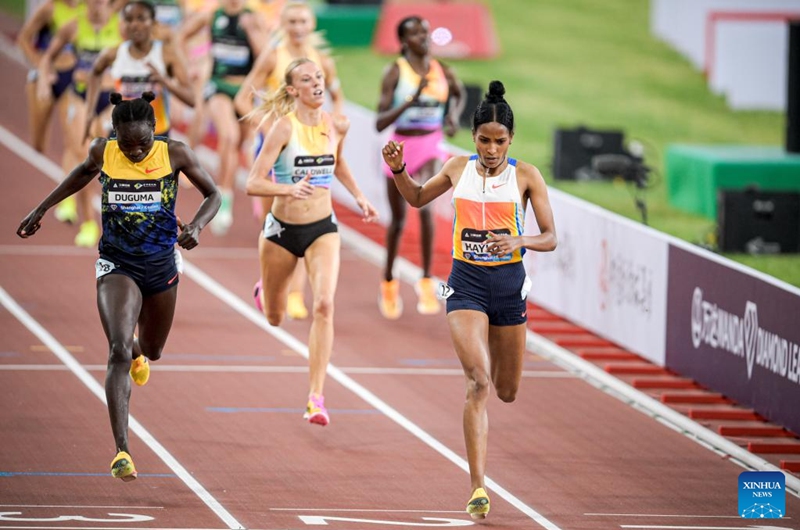 Birke Haylom (R) of Ethiopia crosses the finish line during the women's 1500m final at the Yangtze River Delta Athletics Diamond Gala in Shaoxing, east China's Zhejiang Province, May 16, 2026. (Xinhua/Jiang Han)