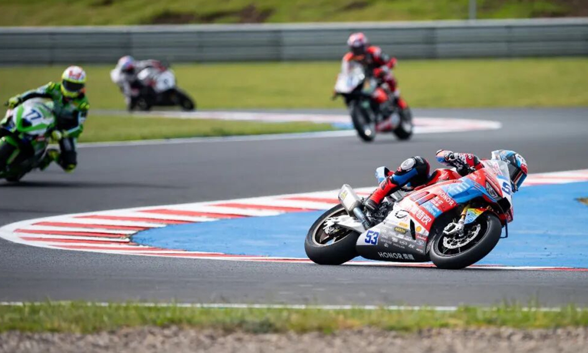 French rider Valentin Debise (1st from right) in the race Photo: Xinhua
