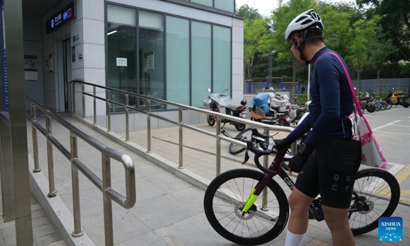 A passenger carrying a bicycle enters Xitucheng Station of Beijing Subway in Beijing, capital of China, May 16, 2026. Beijing launched a pilot service on May 10 that allows passengers to bring their bicycles onto the subway train, as the number of cycling enthusiasts and demand for cross-district rides grow in the capital.

According to the Beijing Municipal Commission of Transport, starting May 10, passengers can bring single-seat, human-powered two-wheel bicycles with a wheel diameter of up to 28 inches (about 71 cm) onto subway trains at 11 pilot stations across four lines, namely Line 6, Line 17, the Changping Line and the S1 Line. Photo: Xinhua