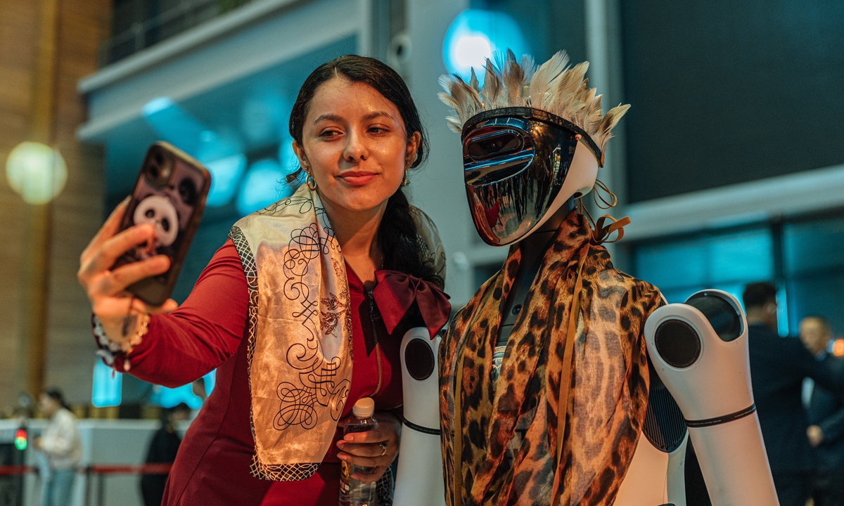 A visitor poses for a photo with an exhibit at the Capital Museum. Photo: Li Hao/GT