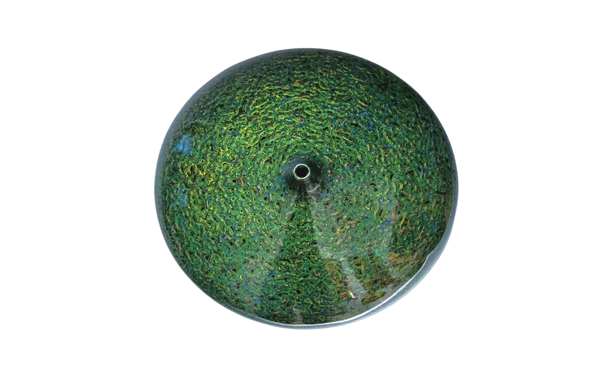 A pottery-based lacquerware created by Zheng Yong