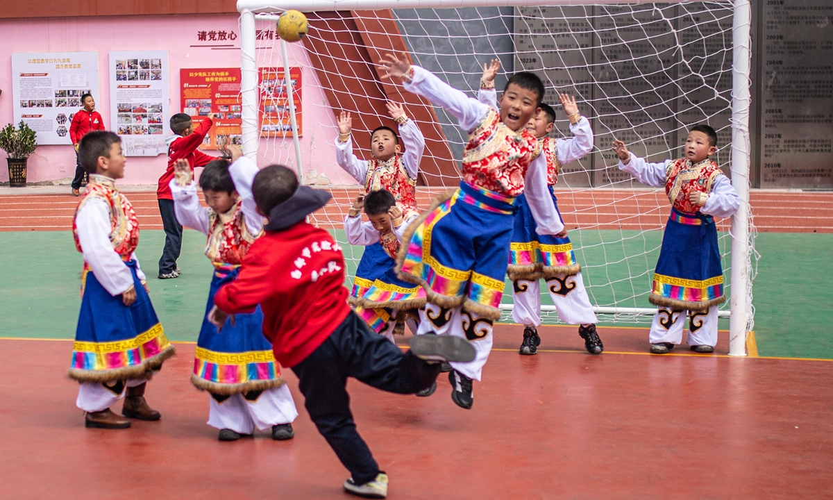 Students from Qamdo Experimental Primary School take part in various activities on campus in Qamdo, Southwest China's Xizang Autonomous Region, on May 13, 2026. Photo: Shan Jie/GT