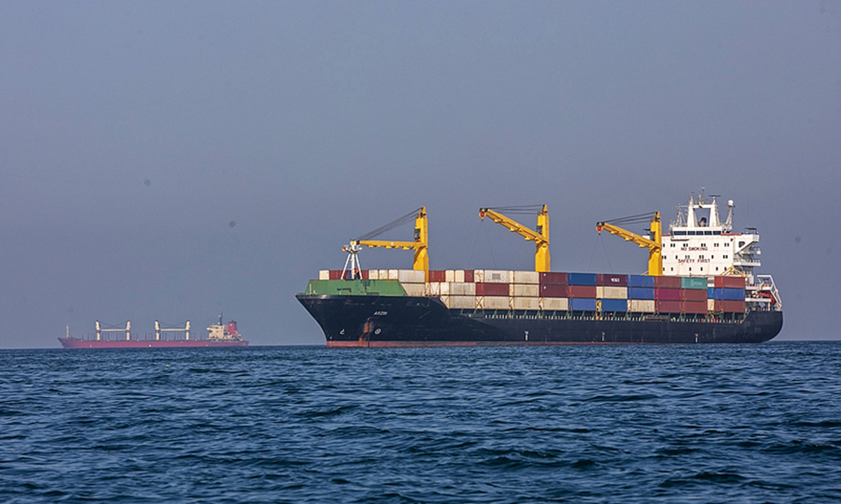 Ships remain anchored on May 16, 2026 in the Strait of Hormuz near Larak Island, Iran. Photo: VCG 