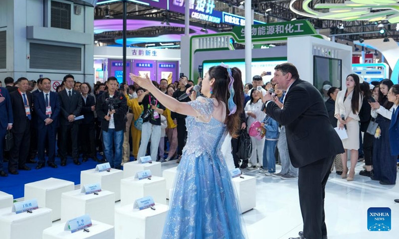 A Russian singer (R, front) performs during the 10th China-Russia Expo in Harbin, northeast China's Heilongjiang Province, on May 17, 2026. The 10th China-Russia Expo, themed Trust, Cooperation, and Mutual Benefit, opened in Harbin on Sunday. It is jointly hosted by the Ministry of Commerce of the People's Republic of China, the People's Government of Heilongjiang Province, the Ministry of Economic Development of the Russian Federation, and the Ministry of Industry and Trade of the Russian Federation. (Photo: Xinhua)