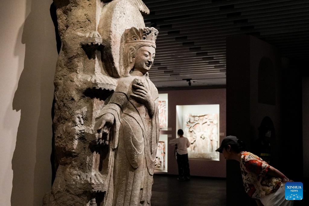 People visit the exhibition Yungang Grottoes: A world heritage site from the Pingcheng era of the Northern Wei Dynasty at the Sanxingdui Museum in Guanghan City, southwest China's Sichuan Province, May 18, 2026. Presenting over 120 pieces (sets) of exhibits, the exhibition kicked off here on Monday and will last till Oct. 31. (Photo: Xinhua)