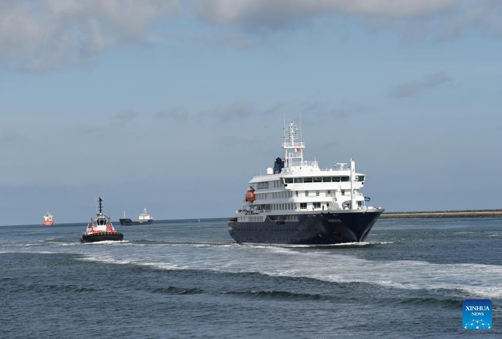 The hantavirus-hit cruise ship MV Hondius sails towards the port of Rotterdam in Rotterdam, the Netherlands, on May 18, 2026. The hantavirus-hit cruise ship MV Hondius arrived at the Dutch port of Rotterdam on Monday for disinfection, concluding a voyage that had drawn the attention of international health authorities. (Photo: Xinhua)
