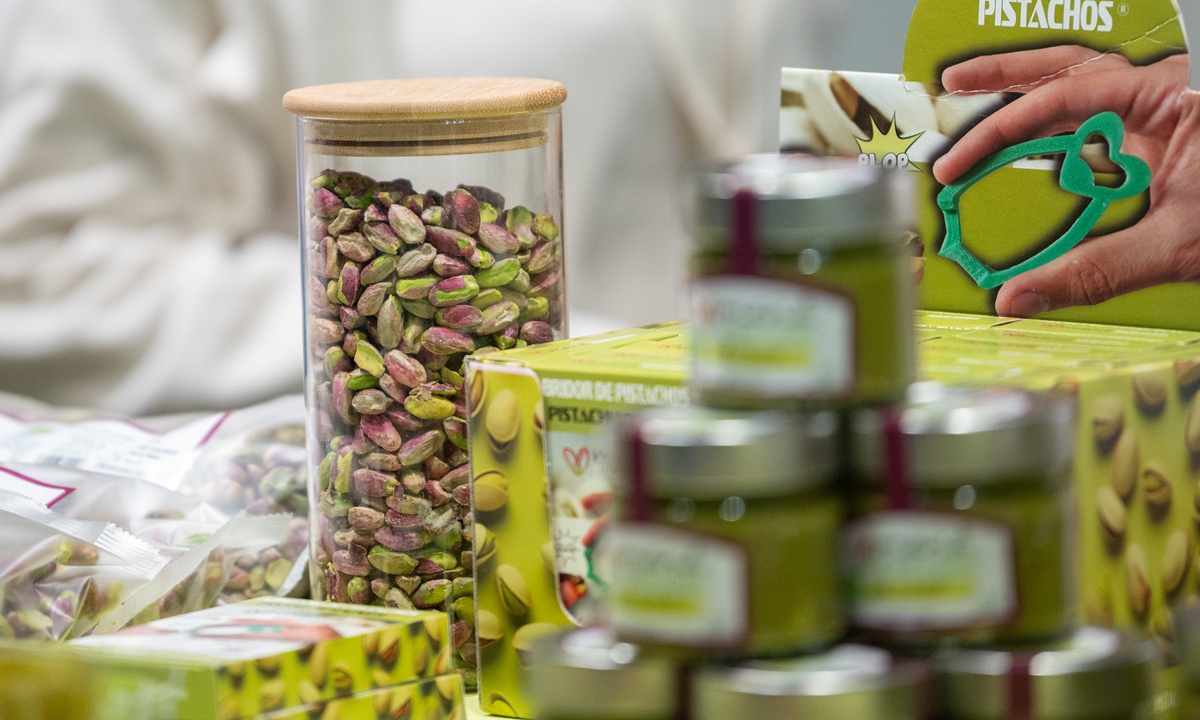 Organic pistachio products are displayed at a consumer fair in Spain on November 6, 2025. Photo: VCG