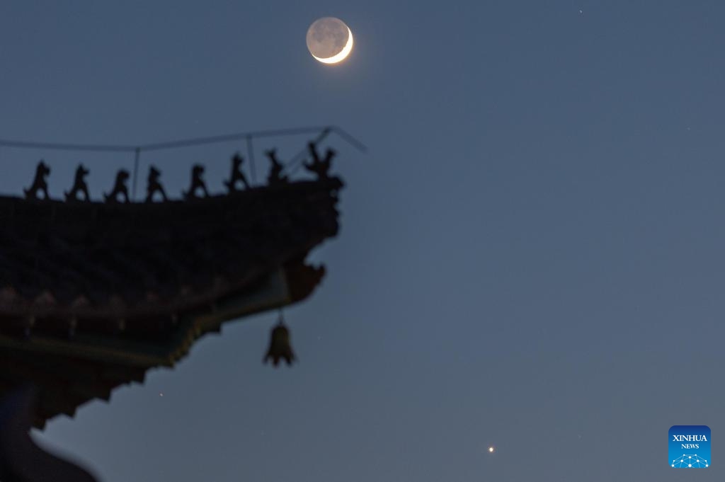 This photo taken on May 19, 2026 shows the planet of Venus next to the moon in the twilight sky over Jiamusi, northeast China's Heilongjiang Province. (Photo: Xinhua)