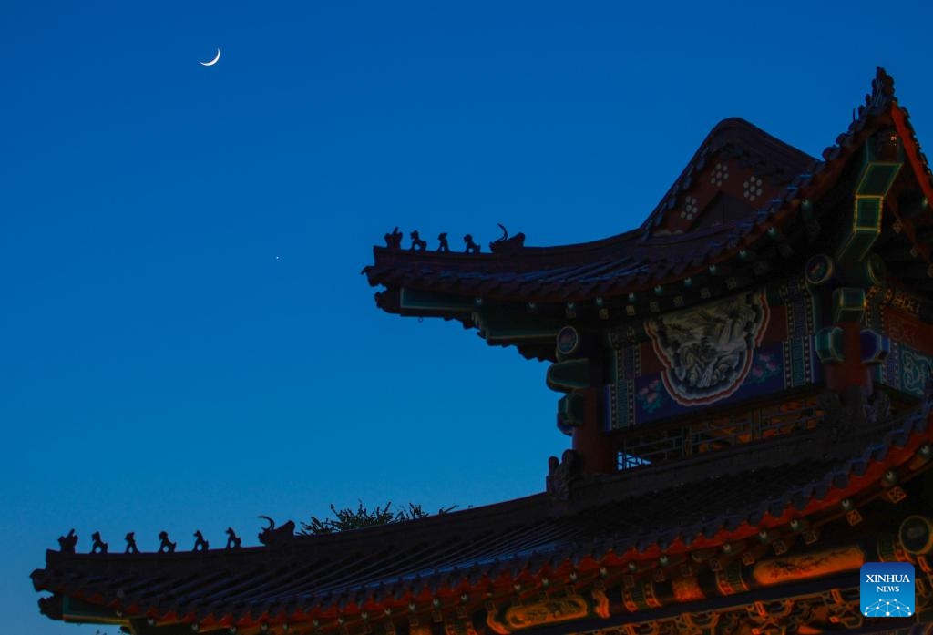 This photo taken on May 19, 2026 shows the planet of Venus next to the moon in the twilight sky over Fujin, northeast China's Heilongjiang Province (Photo: Xinhua)
