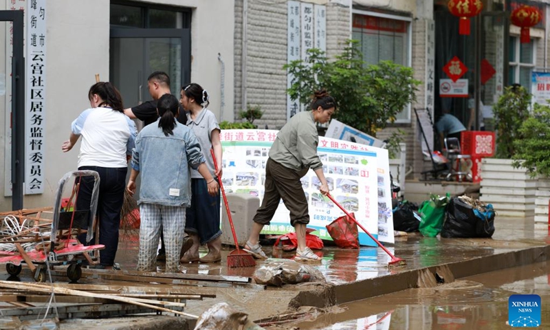People clear mud after heavy rainfall in a community in Duyun City, southwest China's Guizhou Province, May 19, 2026. Heavy rains lashed Duyun City from 6 a.m. Monday to 6 a.m. Tuesday. Guizhou geological disaster prevention and control headquarters activated a Level III alert for geological disasters in the Qiandongnan, Qiannan and Qianxinan prefectures. (Photo: Xinhua)