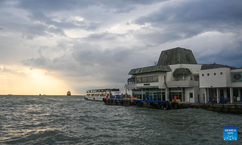 This photo taken on May 20, 2026 shows a pier at the Gulf of Izmir in Türkiye. Located on the Aegean Sea, the Gulf of Izmir in Türkiye serves as a major maritime transportation hub and a popular spot for visitors to enjoy the coastal scenery. (Photo: Xinhua)