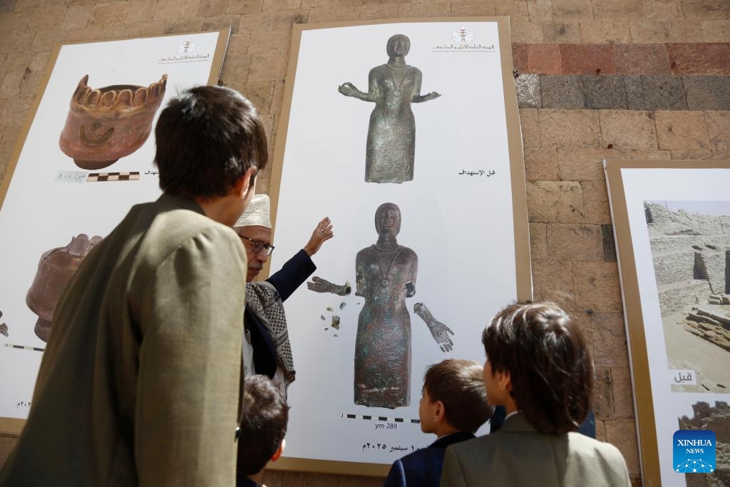 A man explains to children during an exhibition held to mark International Museum Day at the National Museum in Sanaa, Yemen, May 19, 2026. Authorities in Sanaa held a special exhibition Tuesday at the National Museum to mark International Museum Day, highlighting the country's damaged cultural heritage and urging its protection. (Photo: Xinhua)