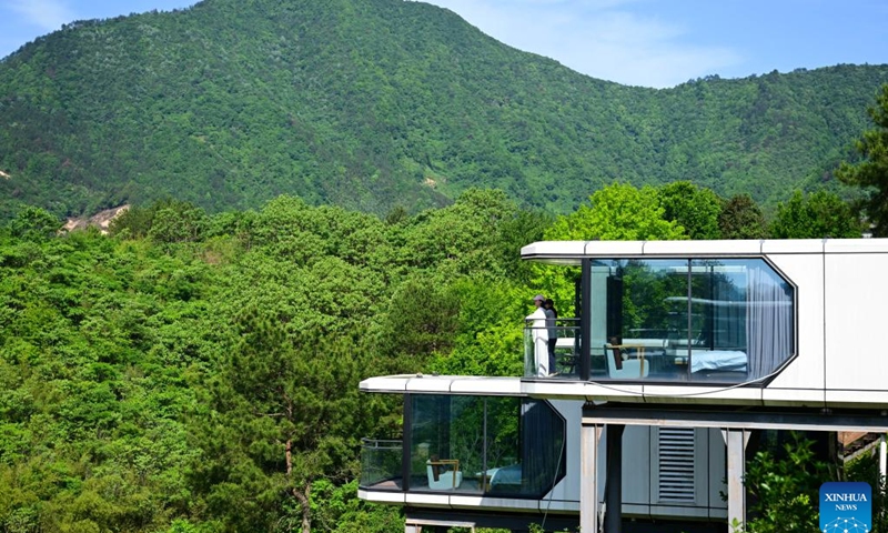 Tourists enjoy the view in a guesthouse in Luxi Village of Jingde County, Xuancheng City, east China's Anhui Province, May 16, 2026. In recent years, Luxi Village has been continuously optimizing the management of the tea gardens and exploring the integration of tea cultivation with tourism. Around the tea gardens, supporting facilities such as walking trails and tea rooms have been constructed while other cultural and tourism products are still being enriched. (Photo: Xinhua)
