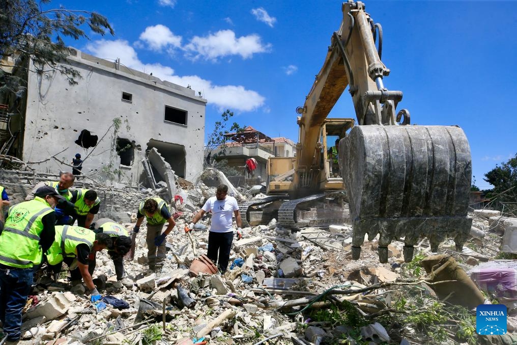 Rescuers search through the rubble for three people reported missing at the scene of an Israeli airstrike in Deir Qanoun En Nahr, near the southern Lebanese city of Tyre, on May 20, 2026. Israeli airstrikes across southern Lebanon overnight into Wednesday killed at least 29 people, including women and children, and wounded dozens more, according to the state-run National News Agency (NNA). (Photo: Xinhua)