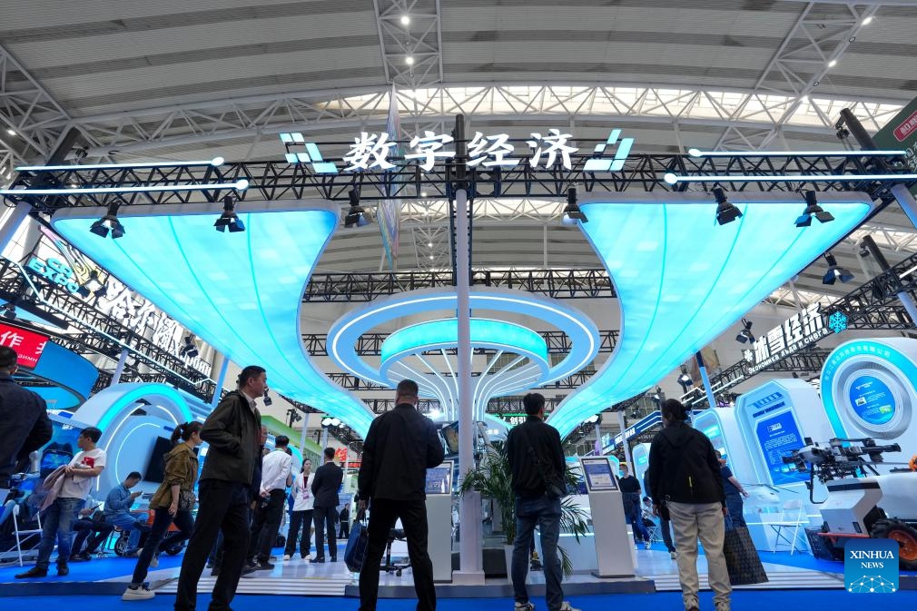 People visit the digital economy exhibition area during the 10th China-Russia Expo in Harbin, northeast China's Heilongjiang Province, May 18, 2026. With a total exhibition area of 55,000 square meters, this year's expo has attracted more than 1,500 enterprises from 46 countries and regions. It also features nearly 100 supporting events covering industrial matchmaking, investment promotion, international cooperation, tourism and consumption. (Photo: Xinhua)