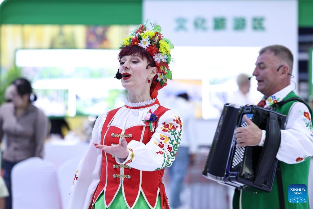 Actors perform during the 10th China-Russia Expo in Harbin, northeast China's Heilongjiang Province, May 18, 2026. With a total exhibition area of 55,000 square meters, this year's expo has attracted more than 1,500 enterprises from 46 countries and regions. It also features nearly 100 supporting events covering industrial matchmaking, investment promotion, international cooperation, tourism and consumption. (Photo: Xinhua)