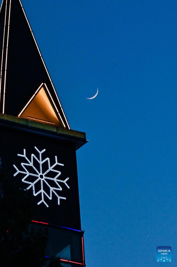 This photo taken on May 19, 2026 shows the planet of Venus next to the moon in the twilight sky over Harbin, northeast China's Heilongjiang Province. (Photo: Xinhua)