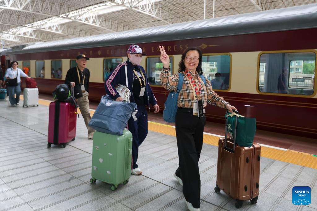 Passengers prepare to board the Delta Star Express in east China's Shanghai, May 19, 2026. The Delta Star Express, a tourist train featuring cozy accommodations, departed Tuesday from Shanghai, carrying nearly 200 passengers for an 18-day tour to northwest China's Xinjiang Uygur Autonomous Region. Developed by China Railway Shanghai Group Co., Ltd., the tourist train provides multi-passenger cabins with in-suite bathrooms, storage spaces as well as panoramic viewing windows. (Photo: Xinhua)