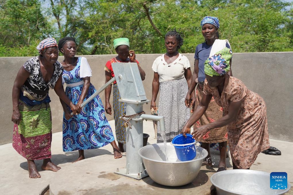Local villagers collect water from a China-aided water well in Bato Losso village, Plateaux Region, Togo, on April 15, 2026. (Photo: Xinhua)