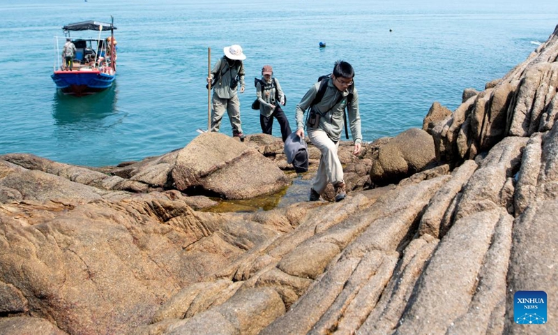 Volunteers arrive on Simuyu Island for the artificial attraction and monitoring work of the Chinese crested terns in Lianjiang County of Fuzhou, southeast China's Fujian Province, May 12, 2026. (Photo: Xinhua)