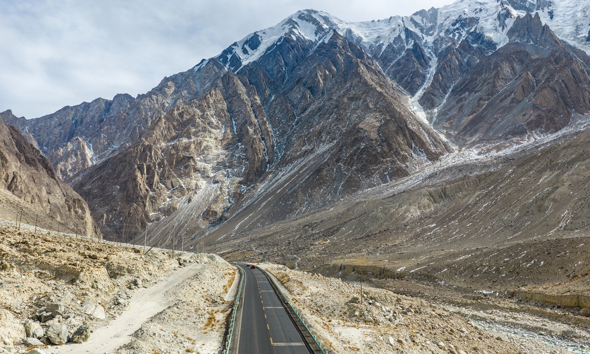 An aerial photo taken on February 17, 2026 shows the Karakoram Highway across the Pamir Plateau in Kashi, Northwest China's Xinjiang Uygur Autonomous Region. The Karakoram Highway, also known as the China-Pakistan Friendship Highway, is a key overland route under the framework of the China-Pakistan Economic Corridor, linking Kashi in China with Thakot in Pakistan. Photo: VCG