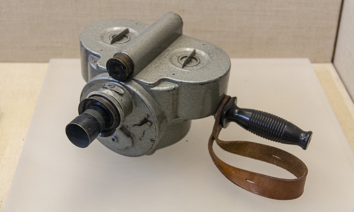 A handheld camera once used by Joris Ivens is displayed at the National Museum of China in 2020. Photo: VCG