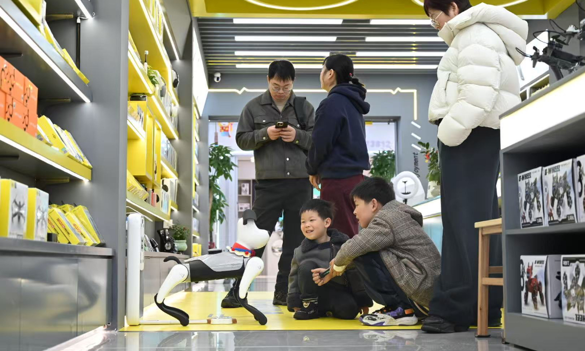 Consumers purchase digital toys at Yiwu International Trade Market Photo: Li Xiaoping/ Securities Times