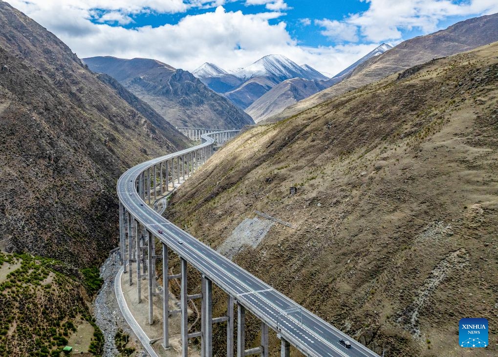 An aerial drone photo taken on July 16, 2020 shows part of Nujiang River zigzag road on the Sichuan-Xizang highway in Baxoi County, southwest China's Xizang Autonomous Region. This year marks the 75th anniversary of the peaceful liberation of Xizang. Today, the once formidable plateau has become highly accessible as a comprehensive transportation system has been established, which centered in the capital city of Lhasa and radiating to various cities and prefectures. (Photo by Wang Shimin/Xinhua)