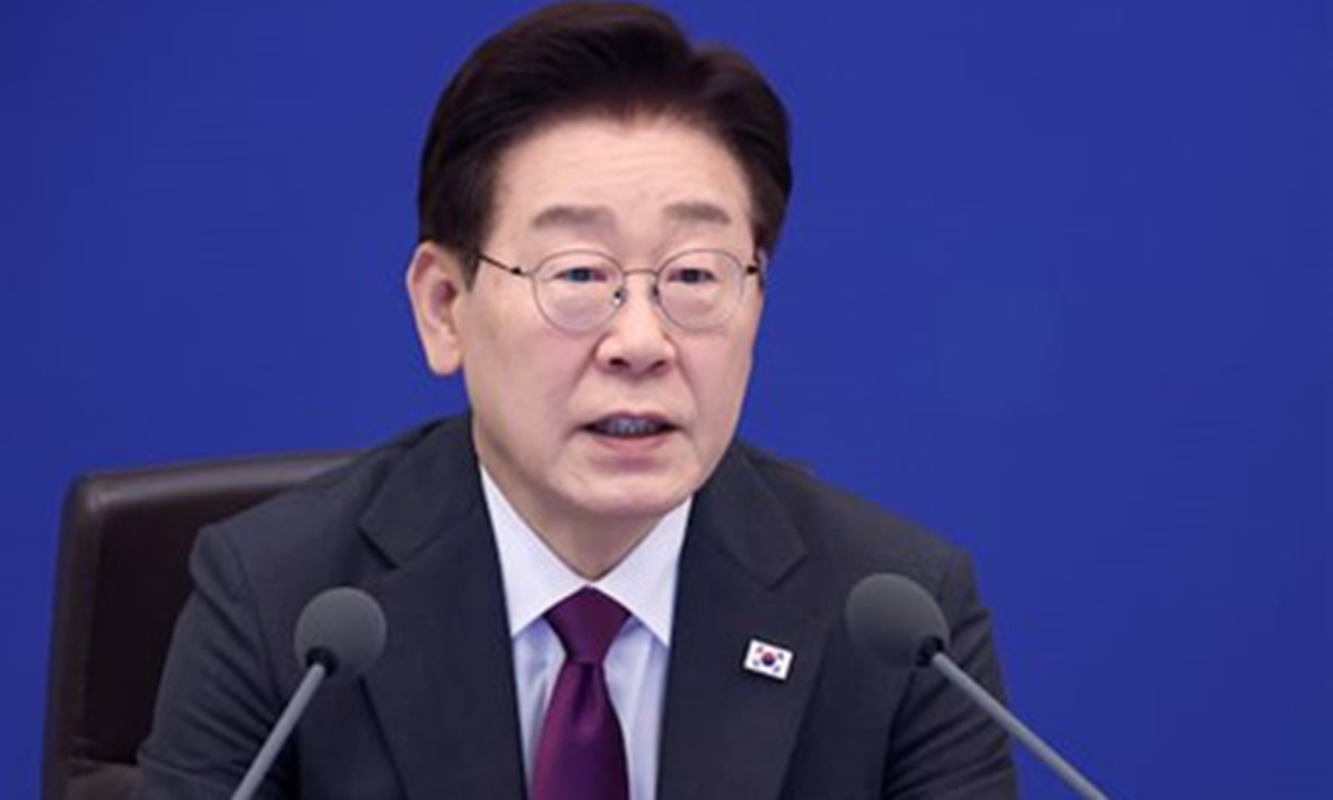 South Korean President Lee Jae-myung speaks at a senior secretaries' meeting held at Cheong Wa Dae on May 21, 2026. Photo: Chosun Daily