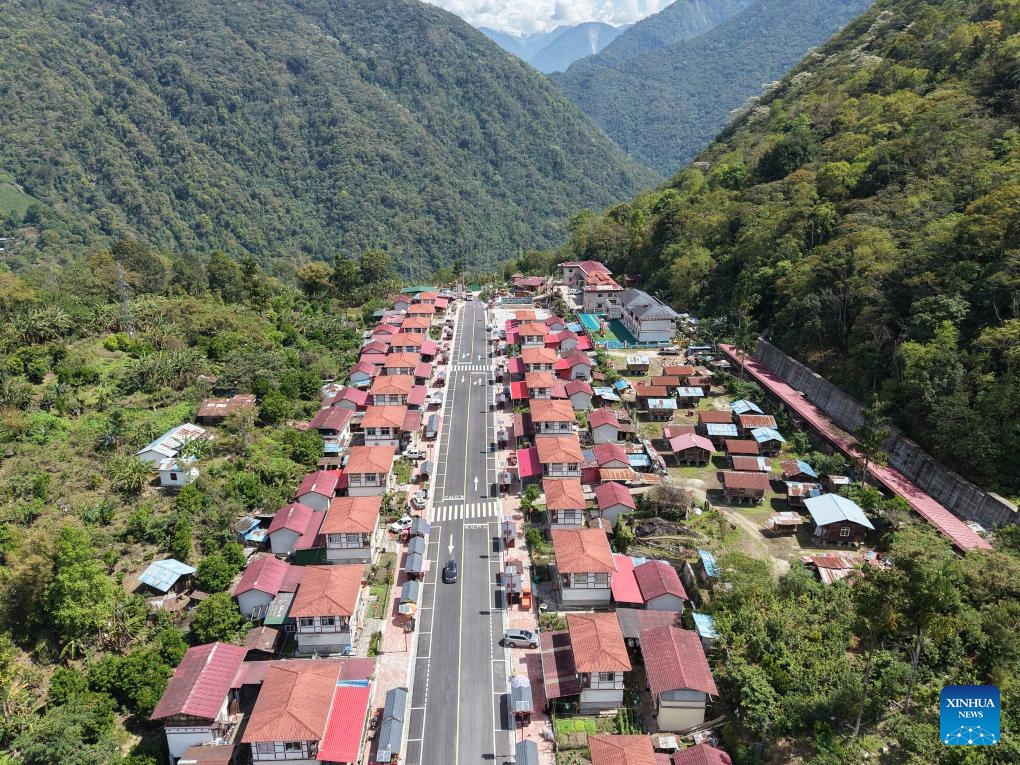 An aerial drone photo taken on July 16, 2020 shows part of Nujiang River zigzag road on the Sichuan-Xizang highway in Baxoi County, southwest China's Xizang Autonomous Region. This year marks the 75th anniversary of the peaceful liberation of Xizang. Today, the once formidable plateau has become highly accessible as a comprehensive transportation system has been established, which centered in the capital city of Lhasa and radiating to various cities and prefectures. (Photo by Wang Shimin/Xinhua)