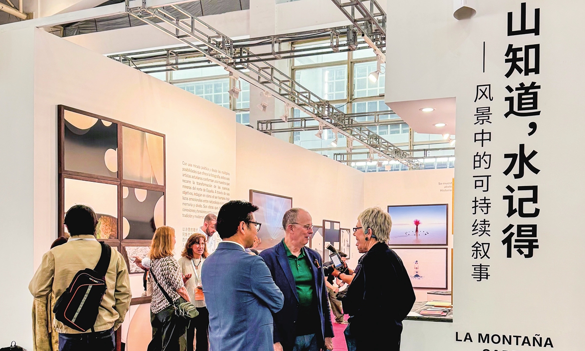 Obras de arte españolas destacan la sostenibilidad y fomentan intercambios culturales en la Feria de Pekín