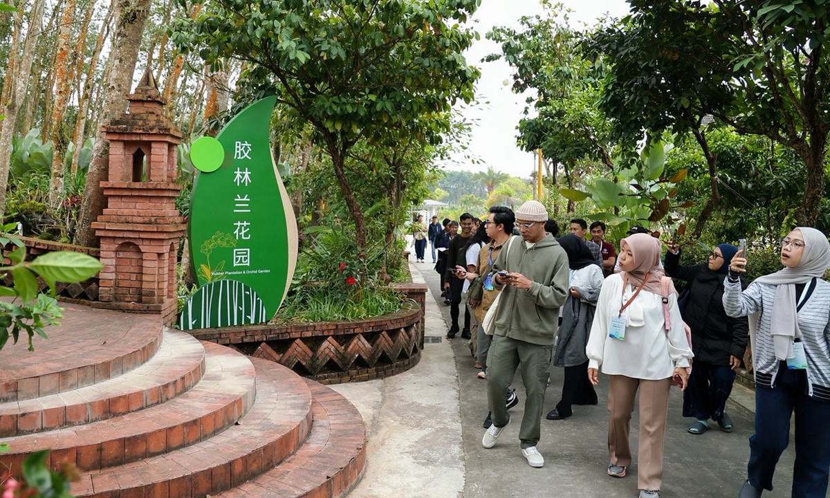 Young delegates visit Manluanzhan village during the Global South Rural Entrepreneurs Initiative in December 2025. 
Photo: Courtesy of China Agricultural University