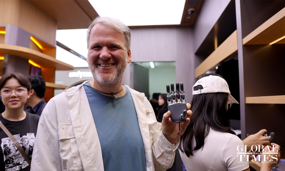 Chinese start-up #Unitree Robotics opened its Asia's first embodied intelligence experience store in Jing'an district in downtown Shanghai on Sunday. Spanning over 100 sqms, the store features and sells a range of end-user products, including the G1/R1 humanoid robot and Go2 robotic dog.