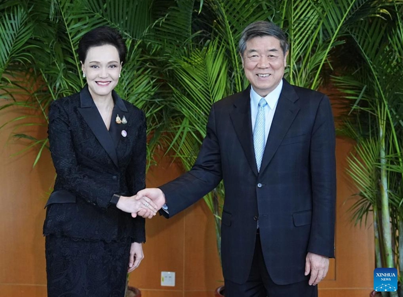 Chinese Vice Premier He Lifeng, also a member of the Political Bureau of the Communist Party of China Central Committee, holds talks with Thai Deputy Prime Minister and Commerce Minister Suphajee Suthumpun during the APEC Ministers Responsible for Trade Meeting in Suzhou, east China's Jiangsu Province, on May 23, 2026. He on Saturday attended and addressed the meeting. (Xinhua/Xing Guangli)

