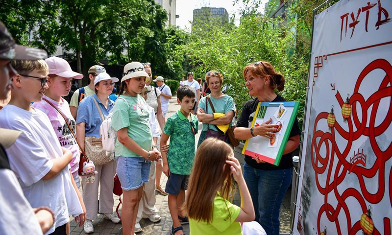 People listen to an introduction about the diet of giant panda at the Moscow Zoo in Moscow, Russia, on July 30, 2025. Photo: Xinhua