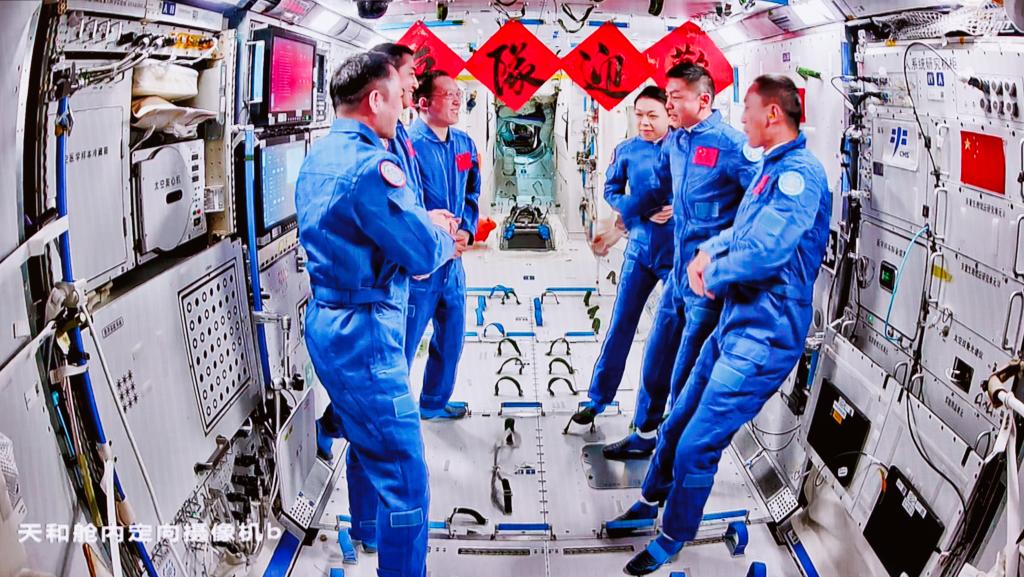 This image captured at Beijing Aerospace Control Center on May 25, 2026 shows the crew of Shenzhou-21 and Shenzhou-23 spaceships talking with each other. The three astronauts aboard China's Shenzhou-23 spaceship have entered the Tiangong space station and met with another astronaut trio on Monday, starting a new round of in-orbit crew handover. The Shenzhou-21 crew aboard Tiangong opened the hatch at 5:13 a.m. (Beijing Time) and welcomed the new arrivals, according to the China Manned Space Agency (CMSA). The two crews then took group pictures for the eighth space get-together in China's aerospace history. They will conduct handover work aboard the space station, the CMSA said. Photo: Xinhua
