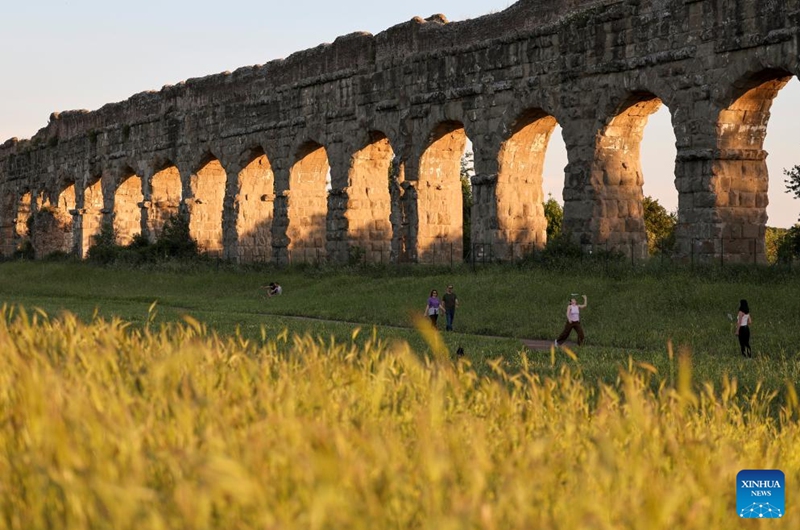 People rest at the Park of the Aqueducts in Rome, Italy, May 23, 2026. (Xinhua/Li Jing)