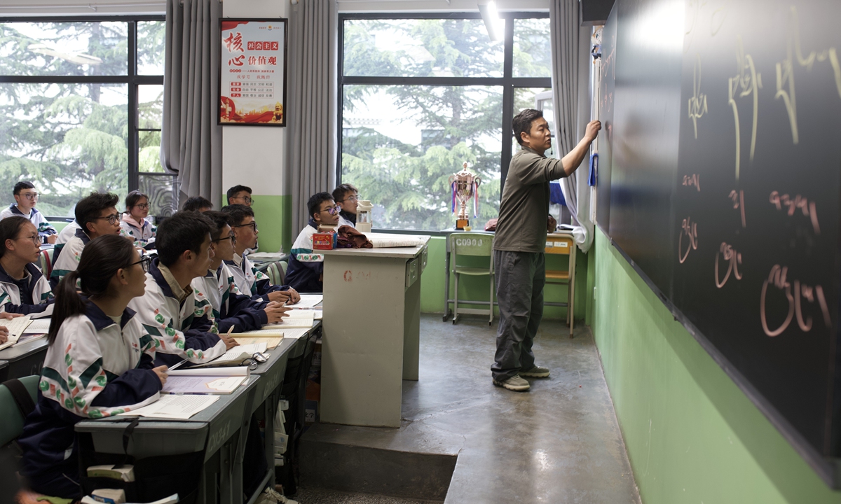 Danzeng, a Tibetan-language teacher at Lhasa High School, teaches a class on May 22, 2026. Photo: Shan Jie/GT