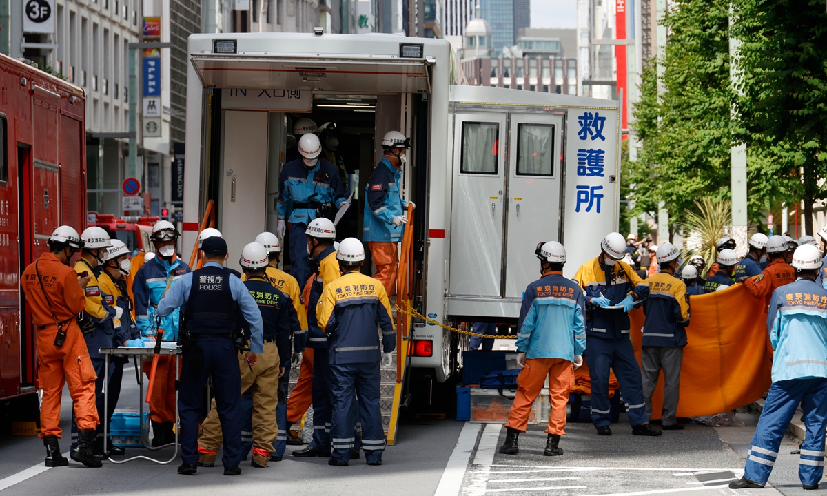 Emergency personnel work outside the Ginza Six luxury shopping complex in Tokyo's Ginza district, Japan, 25 May 2026. Authorities said there is information that a man allegedly sprayed a substance inside the building's first floor, causing irritation to more than 20 people who complained of health issues including sore throats. Tokyo Metropolitan Police Department is investigating the cause. Photo: VCG