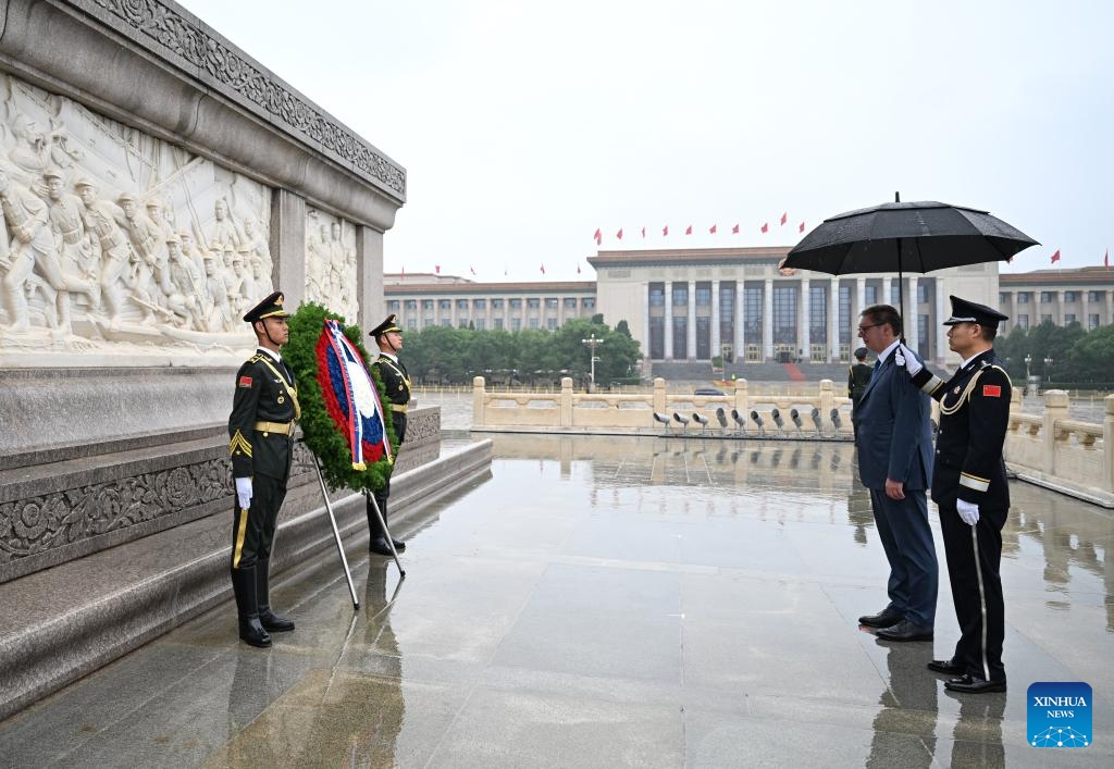 Serbian President Aleksandar Vucic lays a wreath at the Monument to the People's Heroes on Tian'anmen Square in Beijing, capital of China, May 25, 2026. (Xinhua/Dai Tianfang)