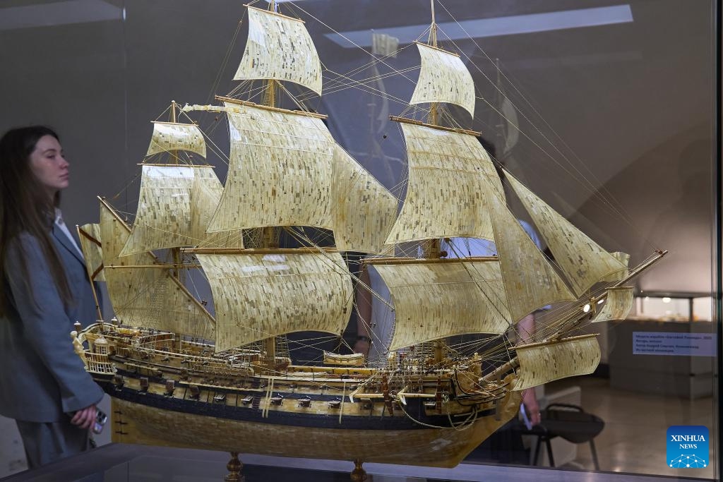 This photo taken on May 25, 2026 shows a sailboat model made of amber at the Amber Museum in Kaliningrad, Russia. Kaliningrad is a major amber-producing region in the world. The Amber Museum here houses a large number of exquisite pieces that comprehensively showcase the unique charm of amber. (Photo: Xinhua)