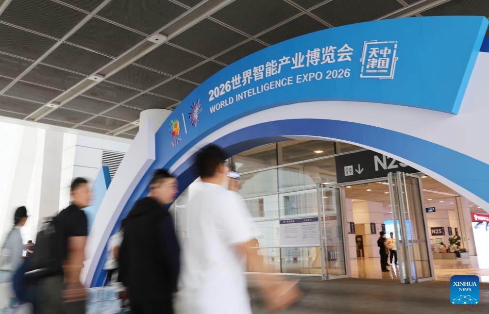 Staff members of the 2026 World Intelligent Industry Expo are seen at the National Convention and Exhibition Center (Tianjin) in north China's Tianjin Municipality, May 26, 2026. The 2026 World Intelligent Industry Expo will be held in Tianjin from May 28 to 31. (Photo: Xinhua)