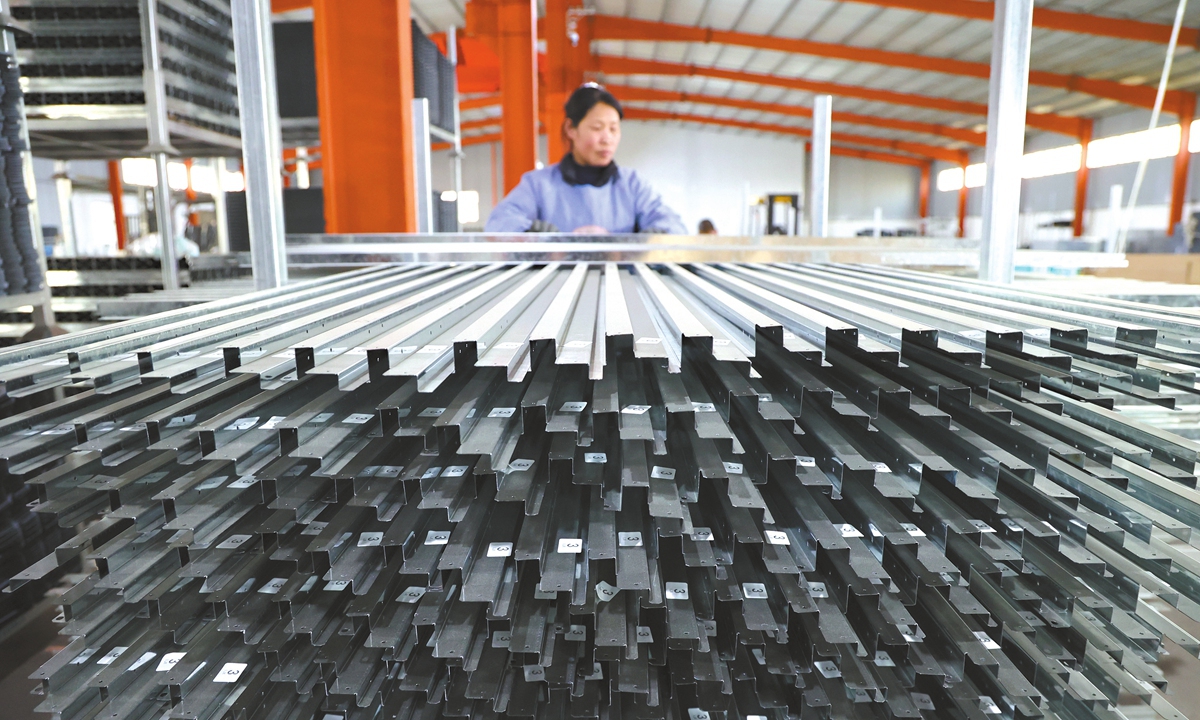A worker produces metal bars for overseas clients in a factory in Zijiao township, Binzhou, East China's Shandong Province, on April 15, 2025. Photo: VCG
