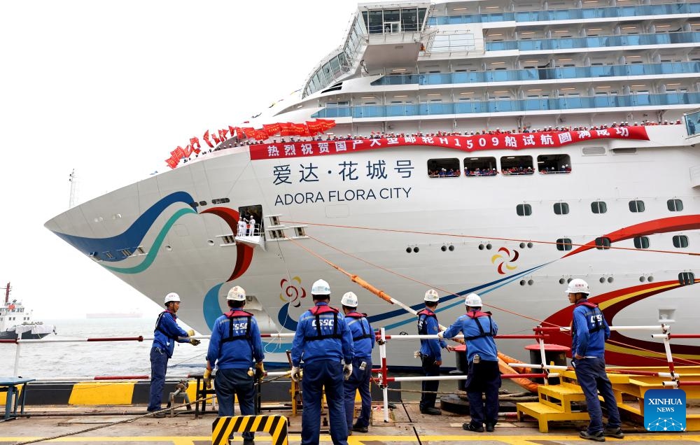 Staff members help the cruise ship Adora Flora City berth at a port in east China's Shanghai, May 27, 2026. China's second domestically built large cruise ship, the Adora Flora City, returned to port in Shanghai on Wednesday after completing a 12-day maiden sea trial, marking a milestone in the country's push to mass-produce large cruise ships. The ship is scheduled for delivery on November 6 and will operate international routes from the Nansha International Cruise Home Port in Guangzhou, capital of south China's Guangdong Province. (Photo: Xinhua)