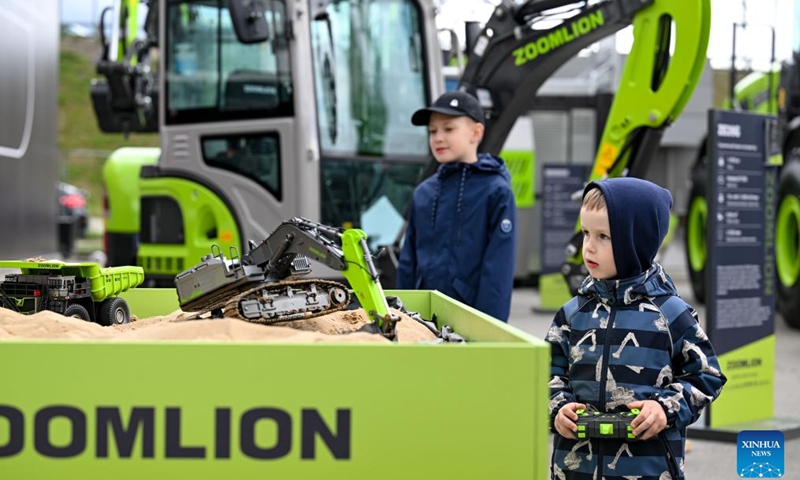A child experiences construction machinery toys during the International Trade Fair for Construction Equipment and Technologies (CTT Expo) in Moscow, Russia, May 26, 2026. The CTT Expo 2026 kicked off here on Tuesday and will last until May 29. (Photo: Xinhua)