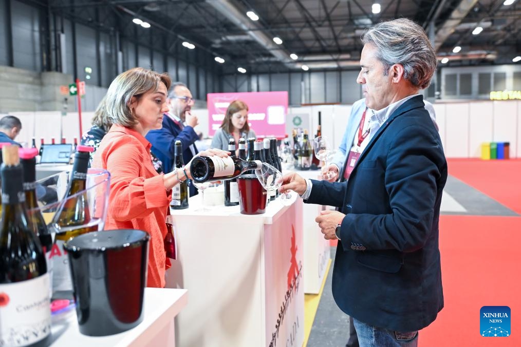 A man tastes a wine during the Madrid International Wine Fair (WINEMAD) in Madrid, Spain, May 27, 2026. The fair opened here on Wednesday and will last till Friday. (Photo: Xinhua)