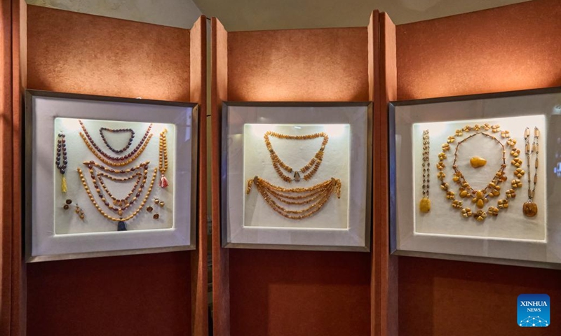 This photo taken on May 25, 2026 shows amber jewelry at the Amber Museum in Kaliningrad, Russia. Kaliningrad is a major amber-producing region in the world. The Amber Museum here houses a large number of exquisite pieces that comprehensively showcase the unique charm of amber. (Photo: Xinhua)